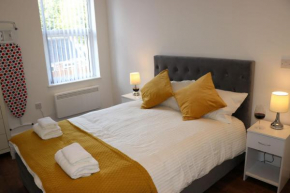 Modern Newgate Apartments - Convenient Location, Close to All Local Amenities